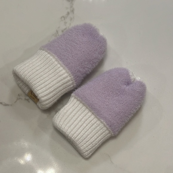 C.C Baby Daisy baby girl mittens - Picture 3 of 6